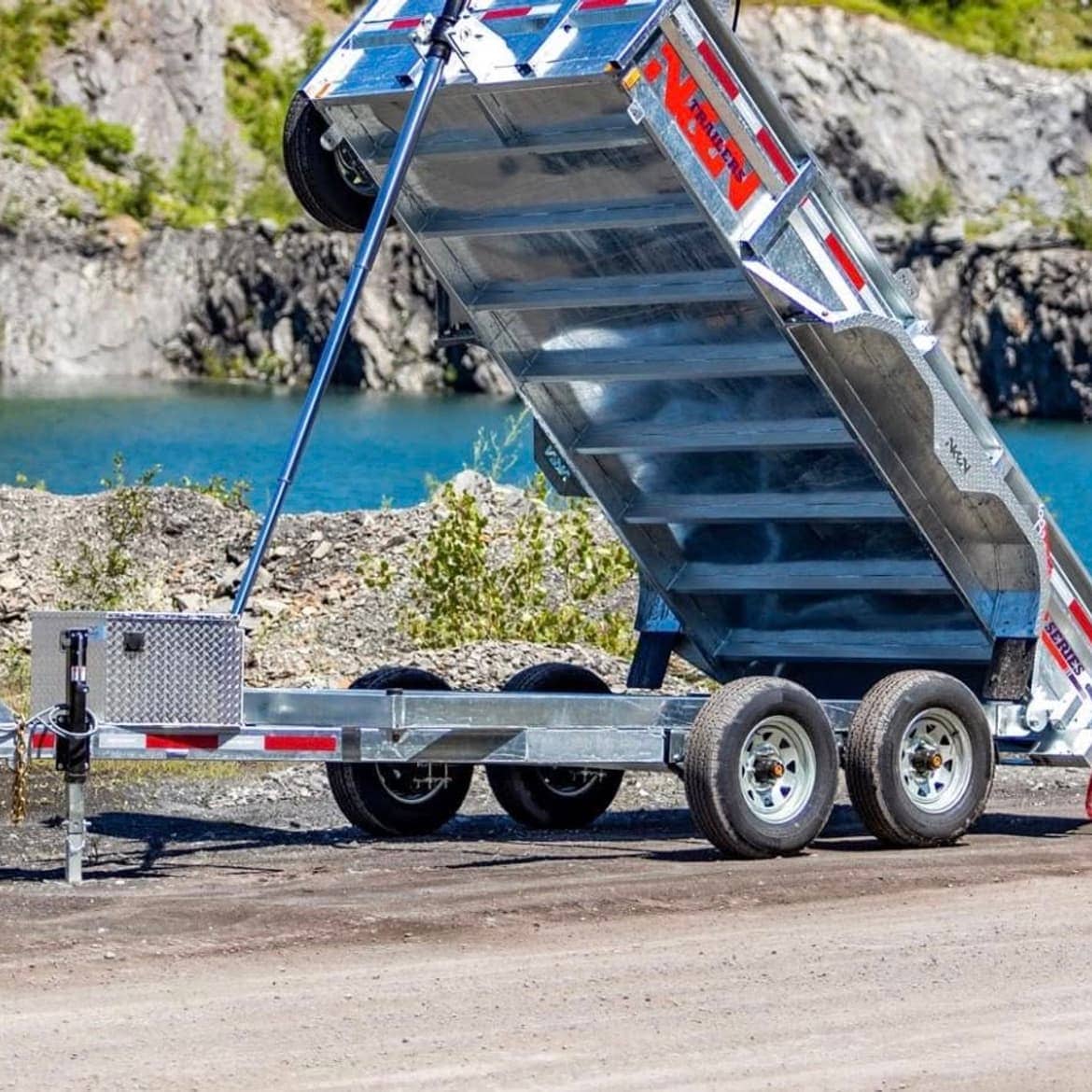 Service Tech tandem-axle dump trailer in operation in the Niagara region